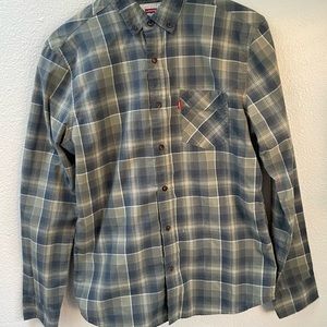 Men’s size small, Levi’s button up shirt.